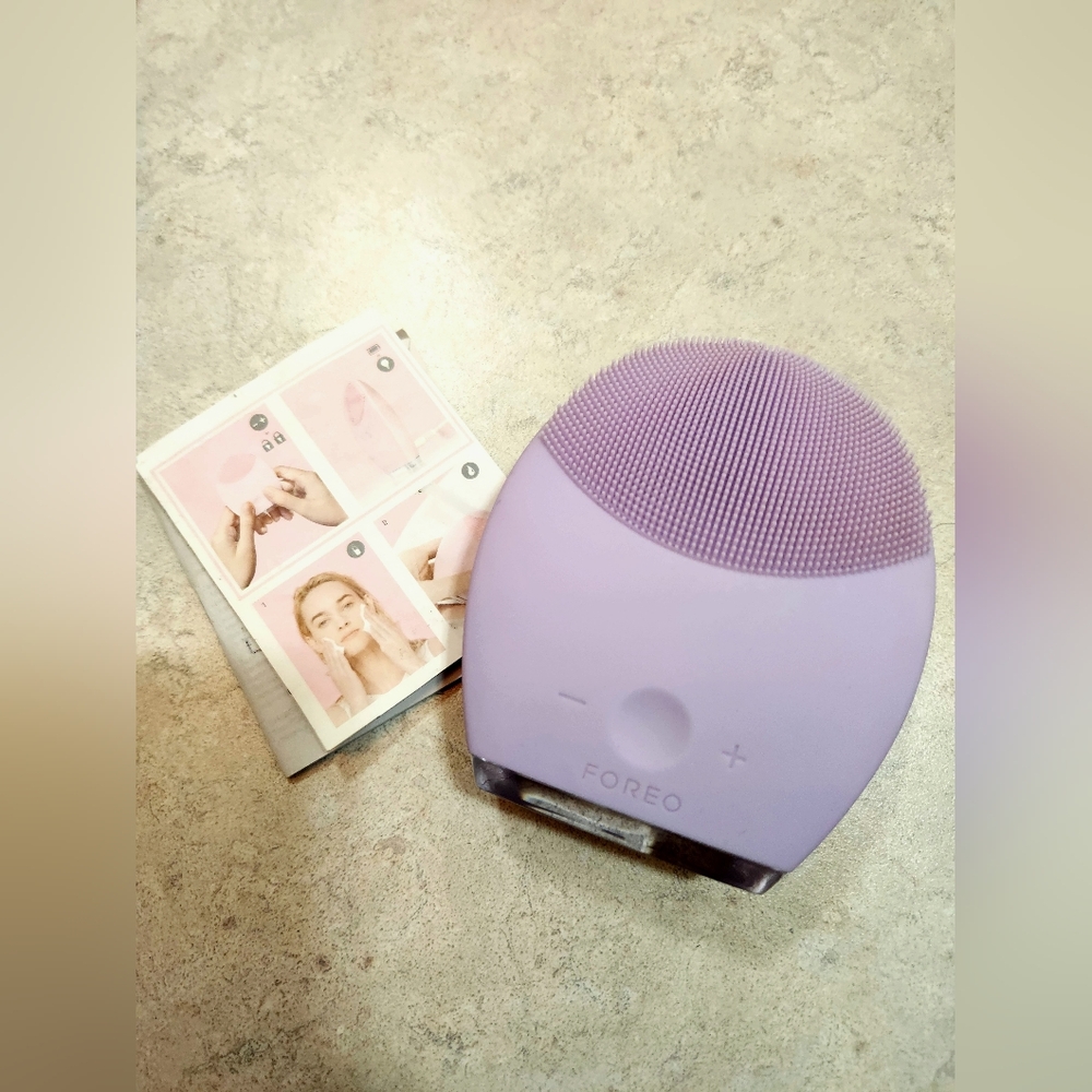 EUC Foreo Luna Facial Cleaner/Massager
